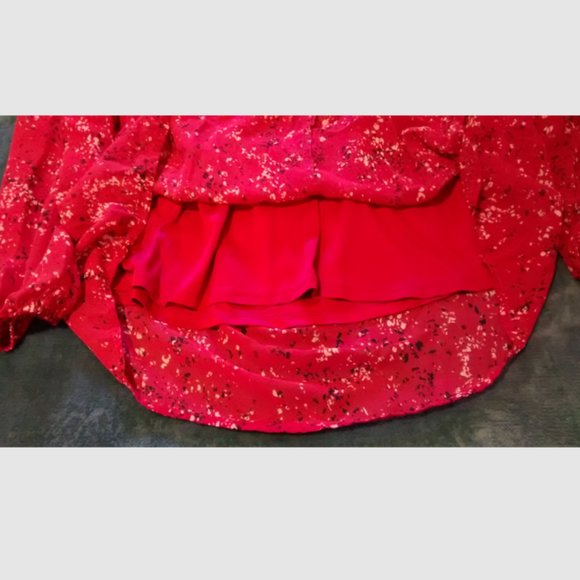 Like New Simply Vera Vera Wang Patterned Red Blouse, Keyhole Tie Front , Size M - Picture 4 of 6